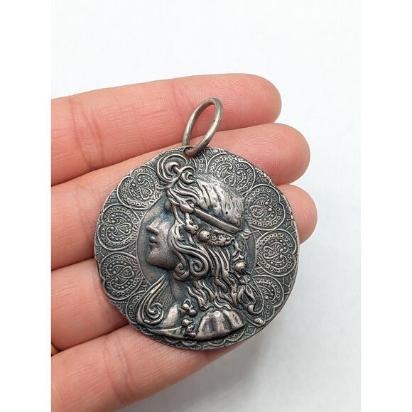 Large Sterling Silver Beautiful Art Nouveau Woman Lady Detailed Vintage Pendant - Picture 2 of 11